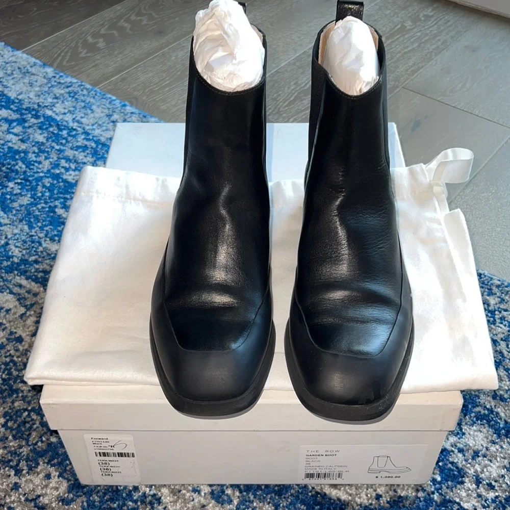 ❌SOLD❌ The Row
Garden Leather Short Boots 38 - Picture 10 of 17